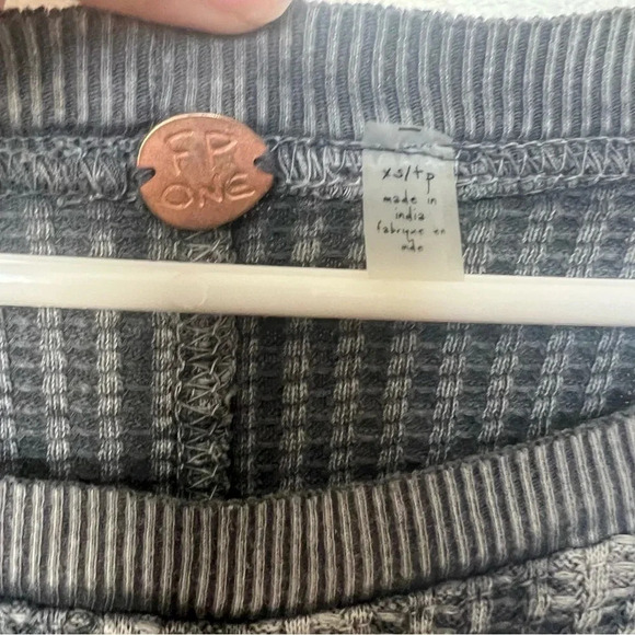 Free People Remy Pullover Top- Size XS; Never Worn; Like New Condition - Picture 4 of 7
